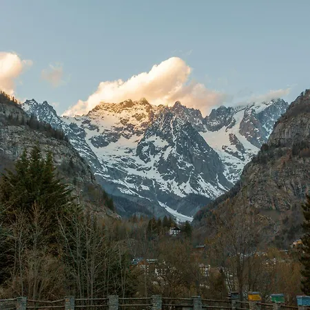 Le Mallet, Courmayeur, Alpine Homesuite Aparthotel 3*